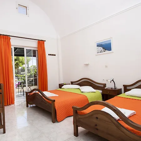 Paul's 2* Perissa (Santorini)