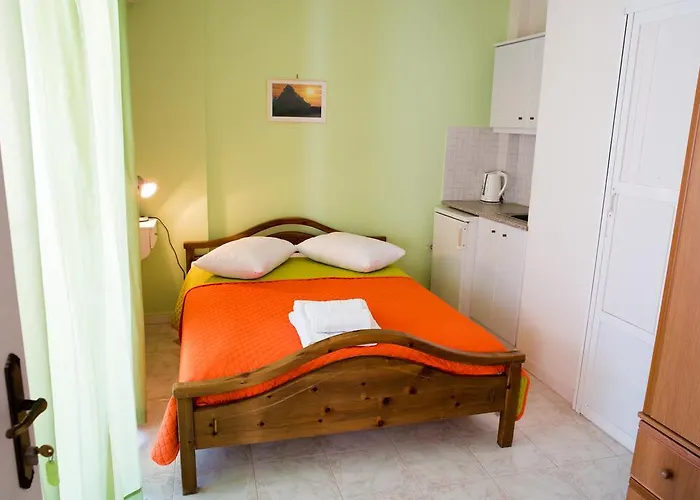 Paul's Hotel Perissa (Santorini)