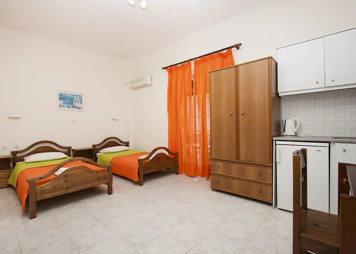 Paul's Hotel Perissa (Santorini)