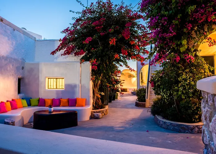 Paul's Hotel Perissa (Santorini)