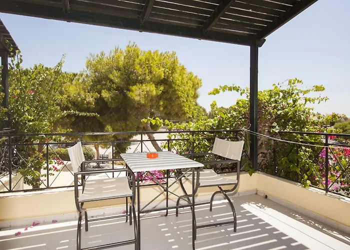 Hotel Paul's Perissa (Santorini)