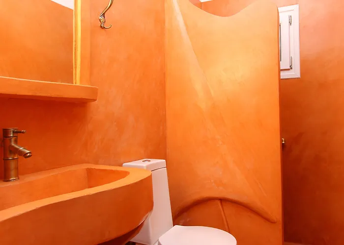 Paul's Hotel Perissa (Santorini)