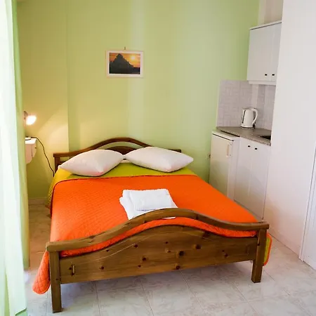 Paul's Otel Perissa (Santorini)