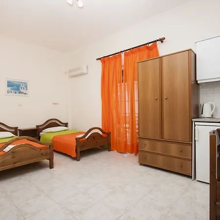 Paul's Otel Perissa (Santorini)