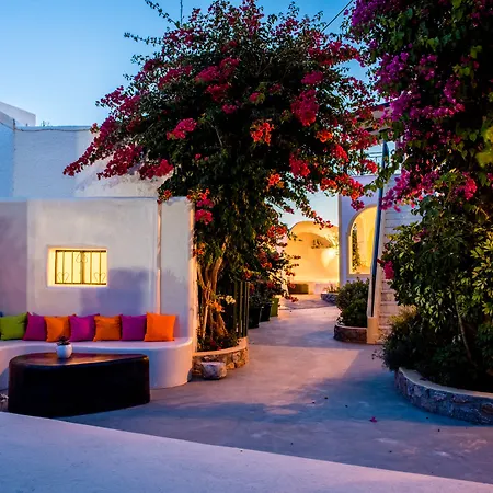 Paul's Otel Perissa (Santorini)