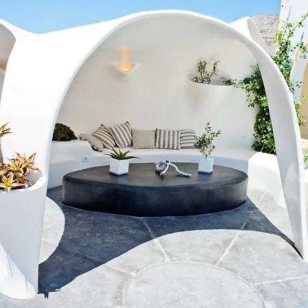 Paul's Perissa (Santorini)