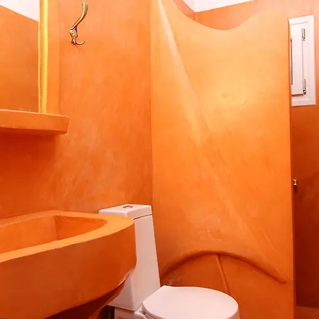 Paul's Otel Perissa (Santorini)