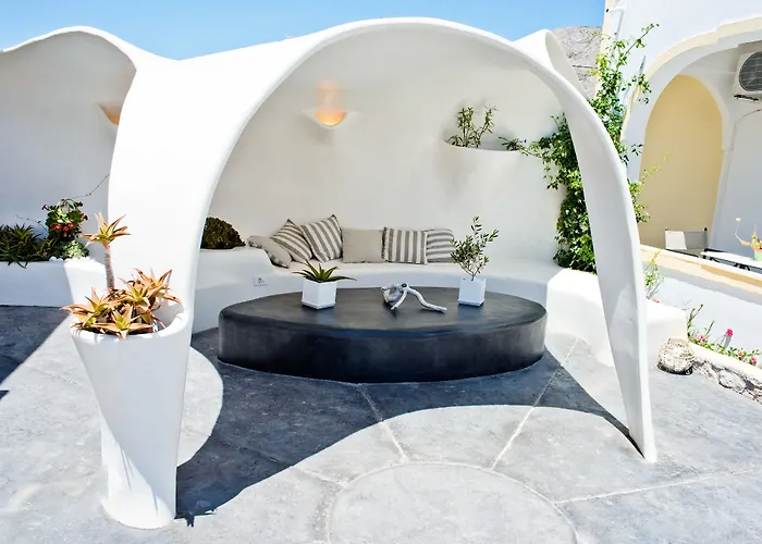 Paul's Perissa (Santorini)