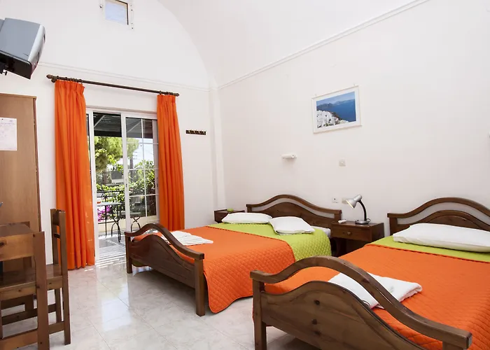 Paul's 2* Perissa (Santorini)